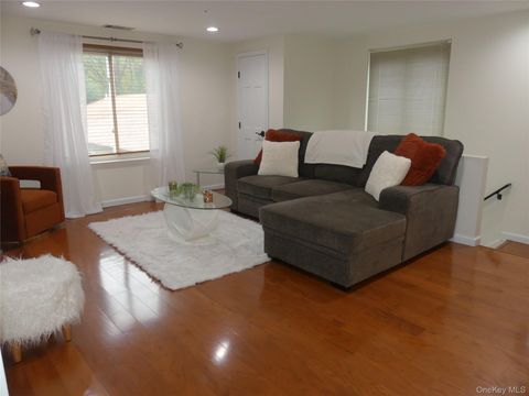 Photo of 634 W End Drive, Medford, NY 11763 (MLS # 924847)