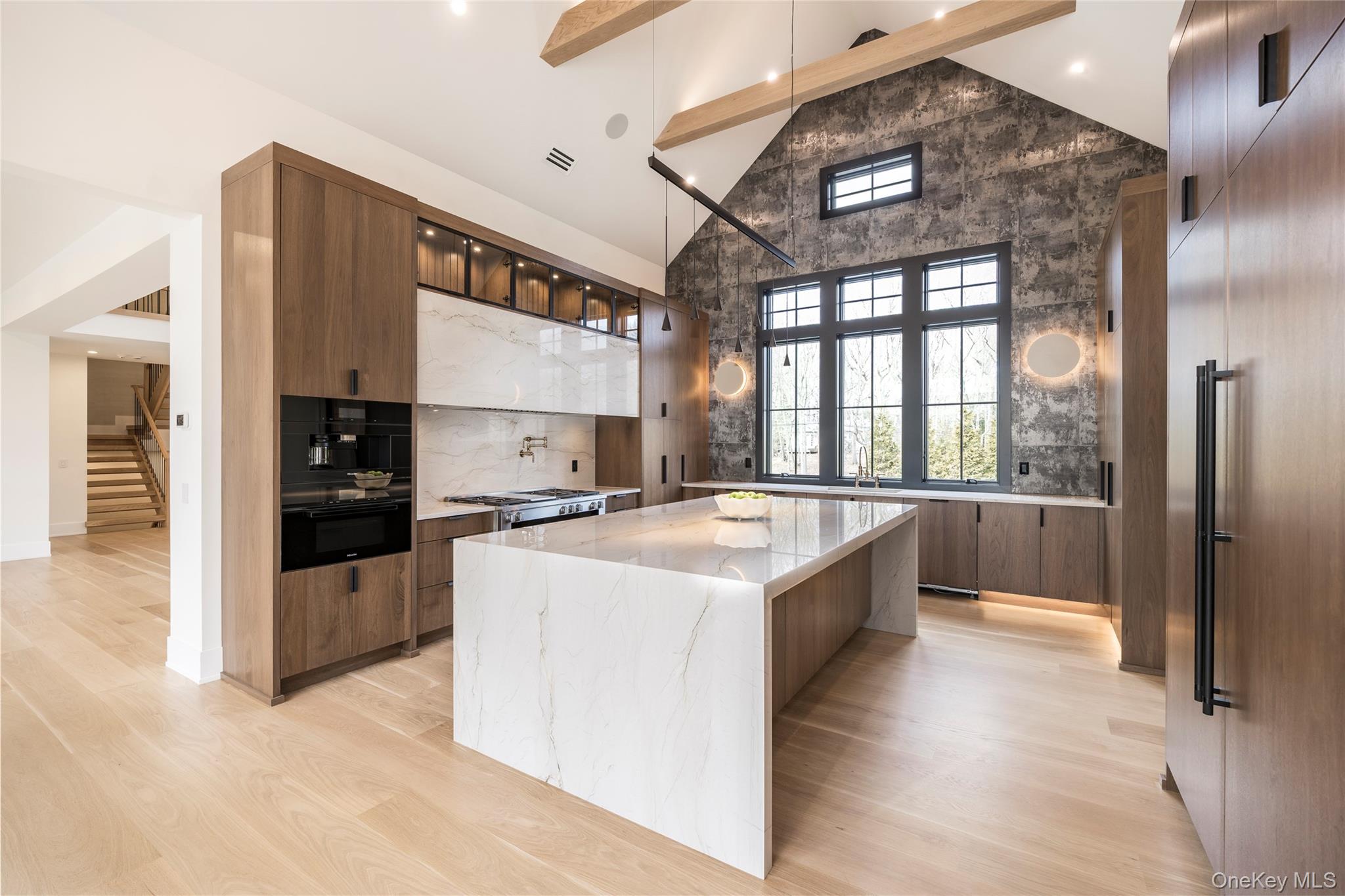 512 Edge of Woods Road