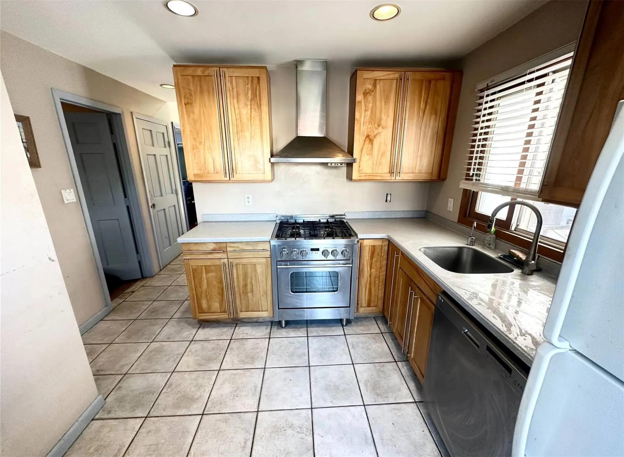 30 Delaware Avenue, Long Beach, New York image 11