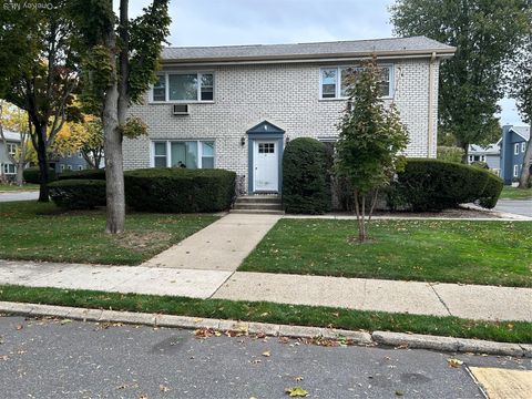 Photo of 21 Arch Lane Ln #1A, Islip, NY 11751 (MLS # 930192) Photo of 21 Arch Lane Ln #1A, Islip, NY 11751 (MLS # 930192)