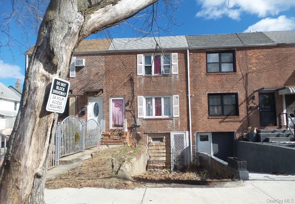 Photo of 118-11 198th Street, Saint Albans, NY 11412 (MLS # 963328)