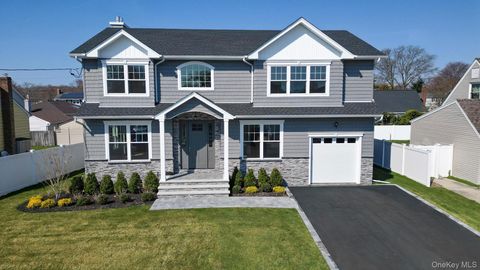 1772 Rose Street Merrick NY 11566