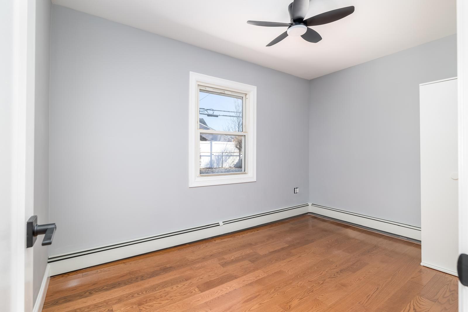 13 Curve Lane, Levittown, New York image 11