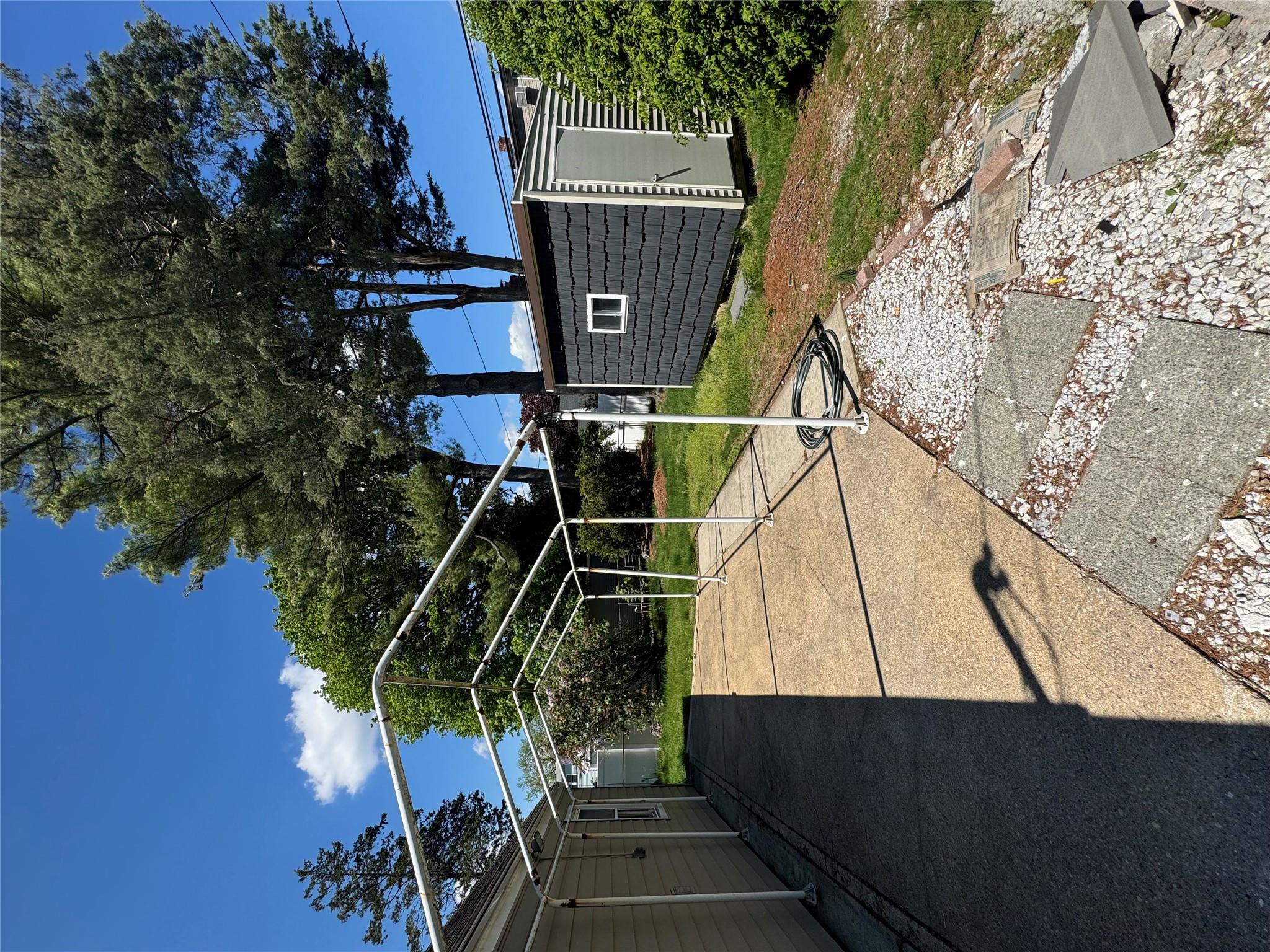 13 Curve Lane, Levittown, New York image 33