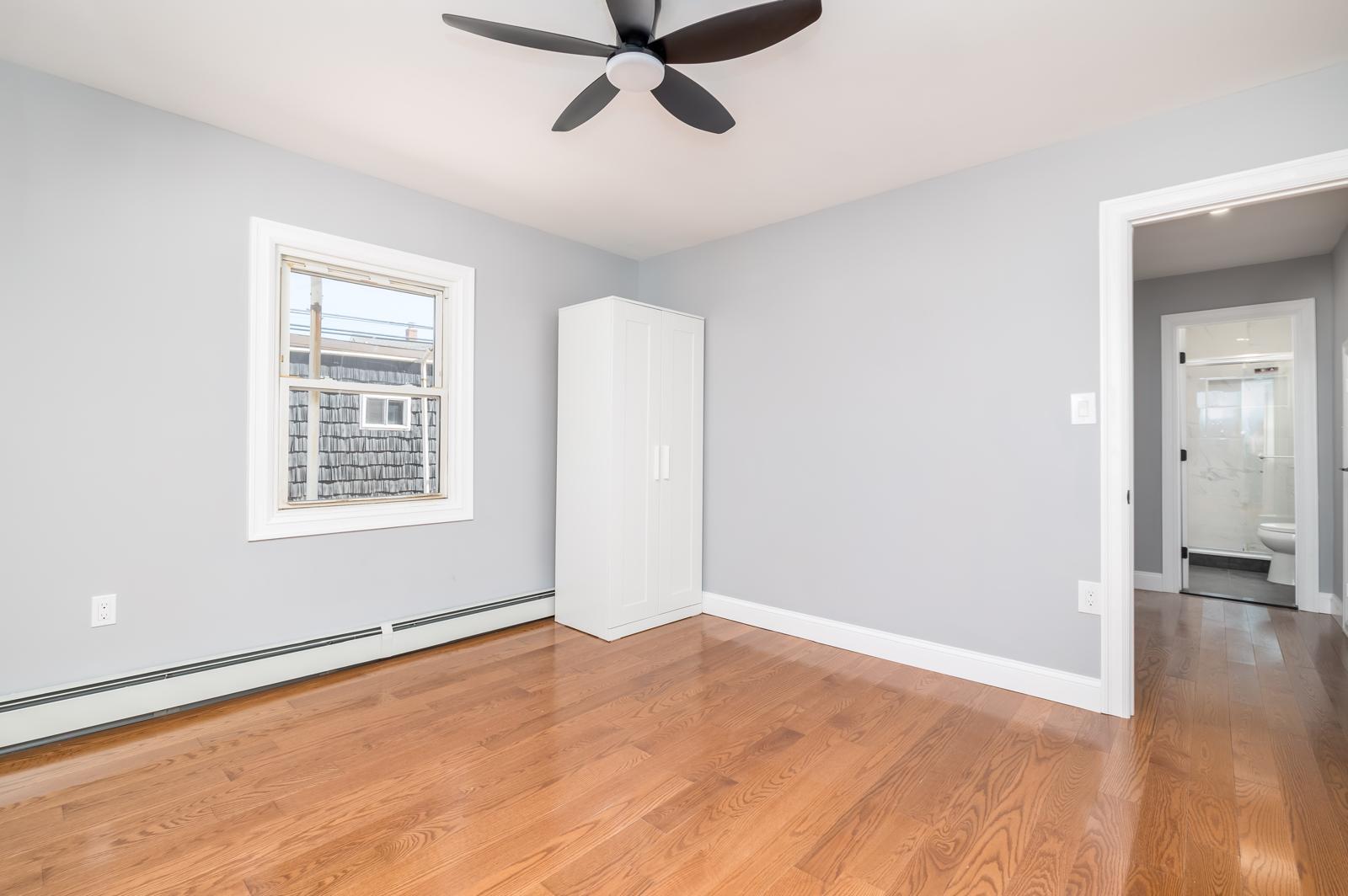 13 Curve Lane, Levittown, New York image 9