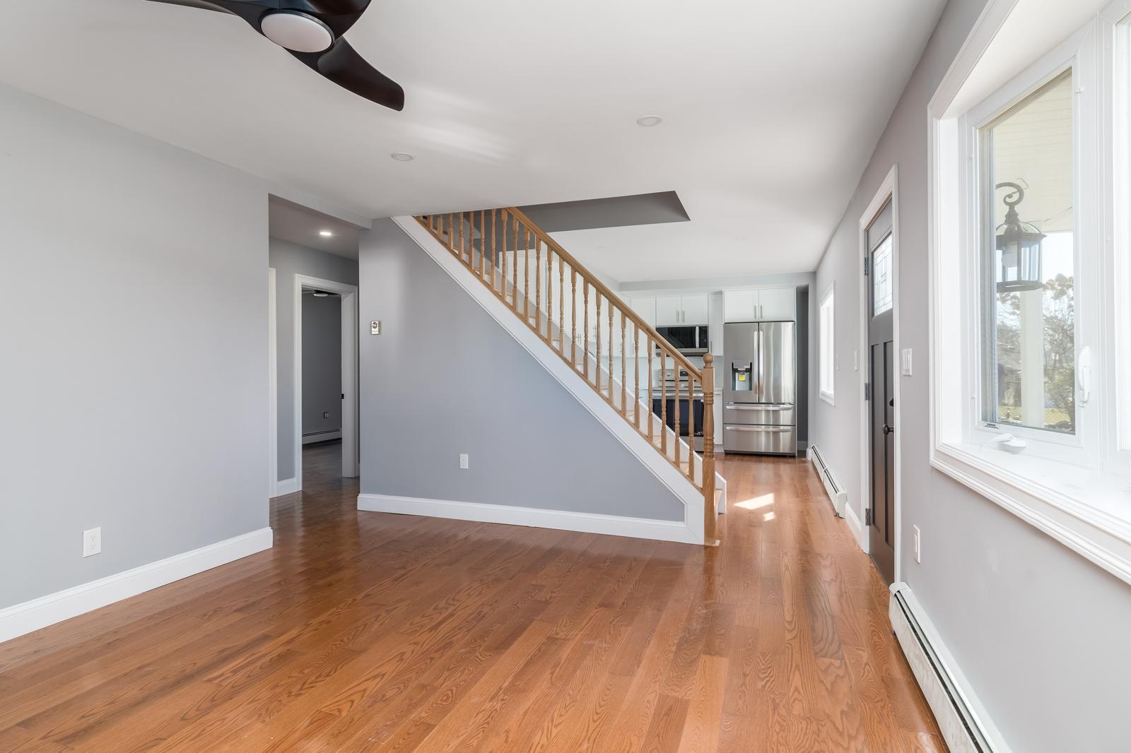 13 Curve Lane, Levittown, New York image 8