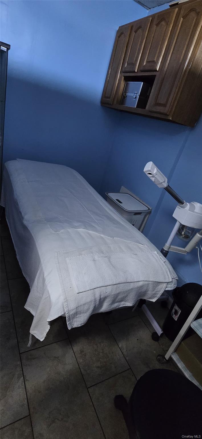 10217 Roosevelt Avenue