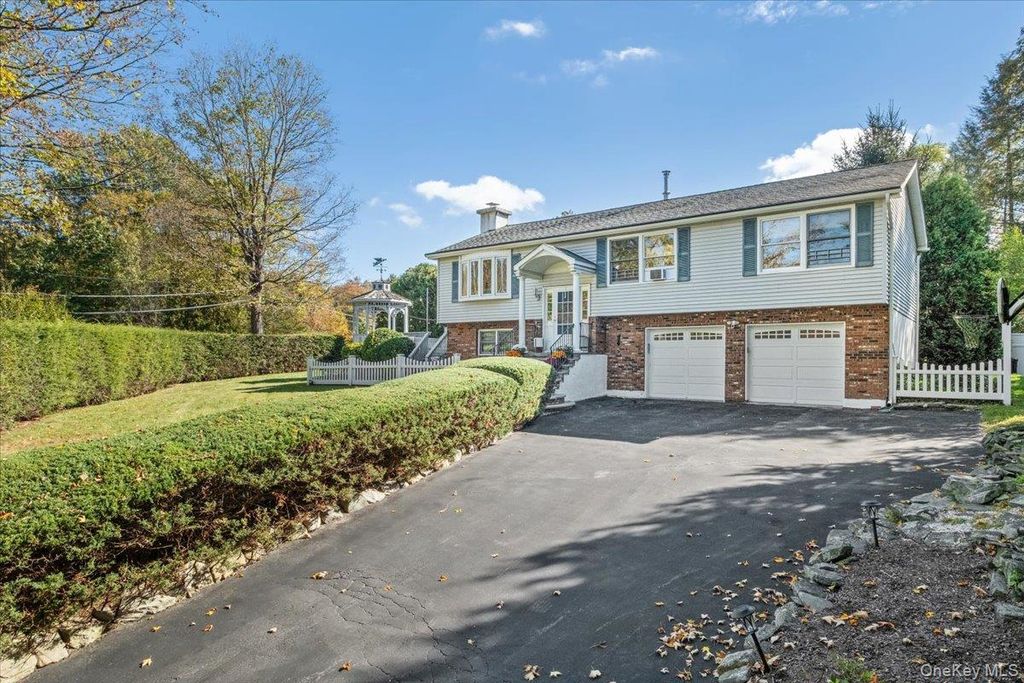 Photo of 9 Aqueduct Road, Garrison, NY 10524 (MLS # 943195)