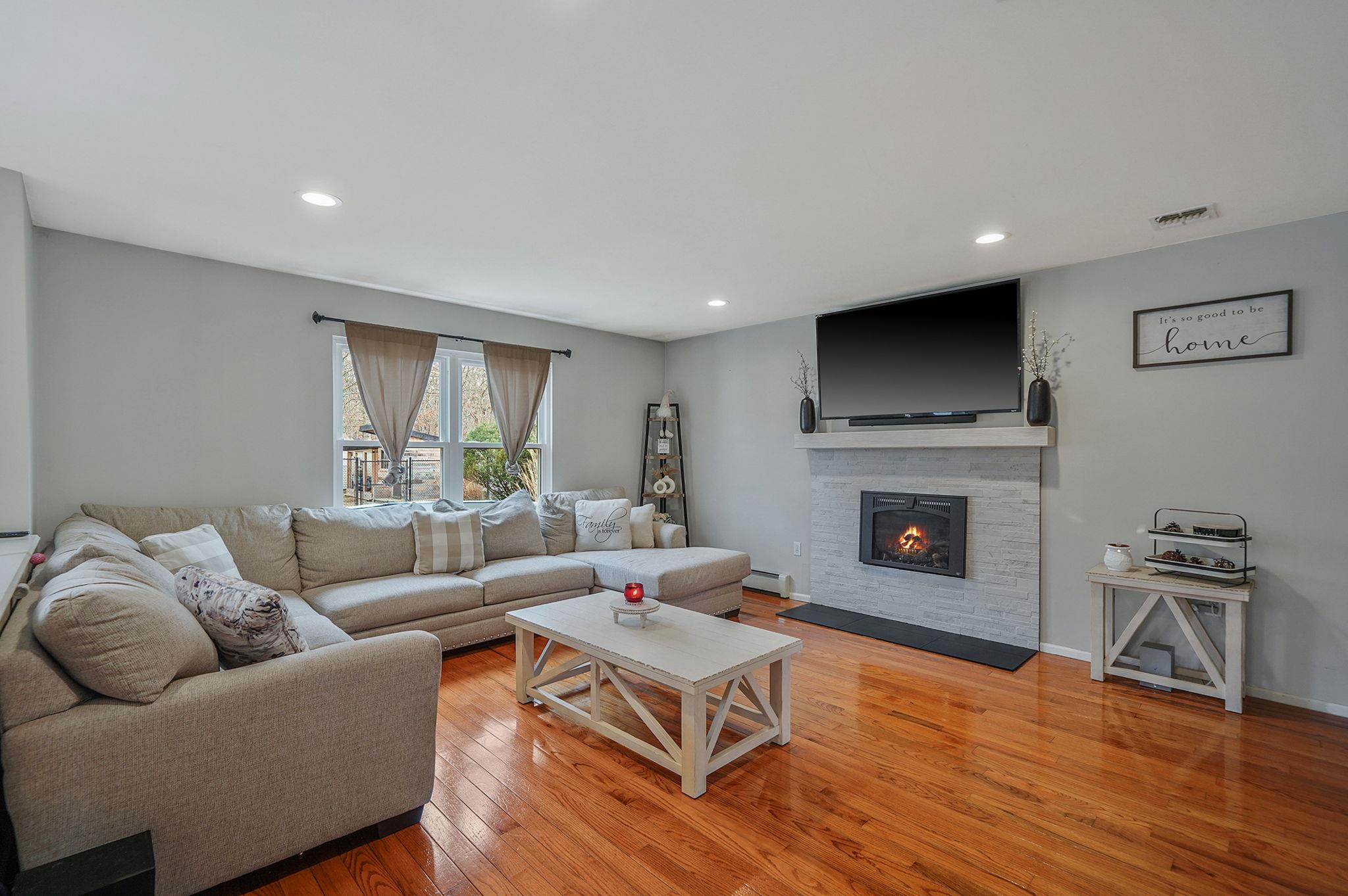 23 Williamsburg Way, Yaphank, New York image 11
