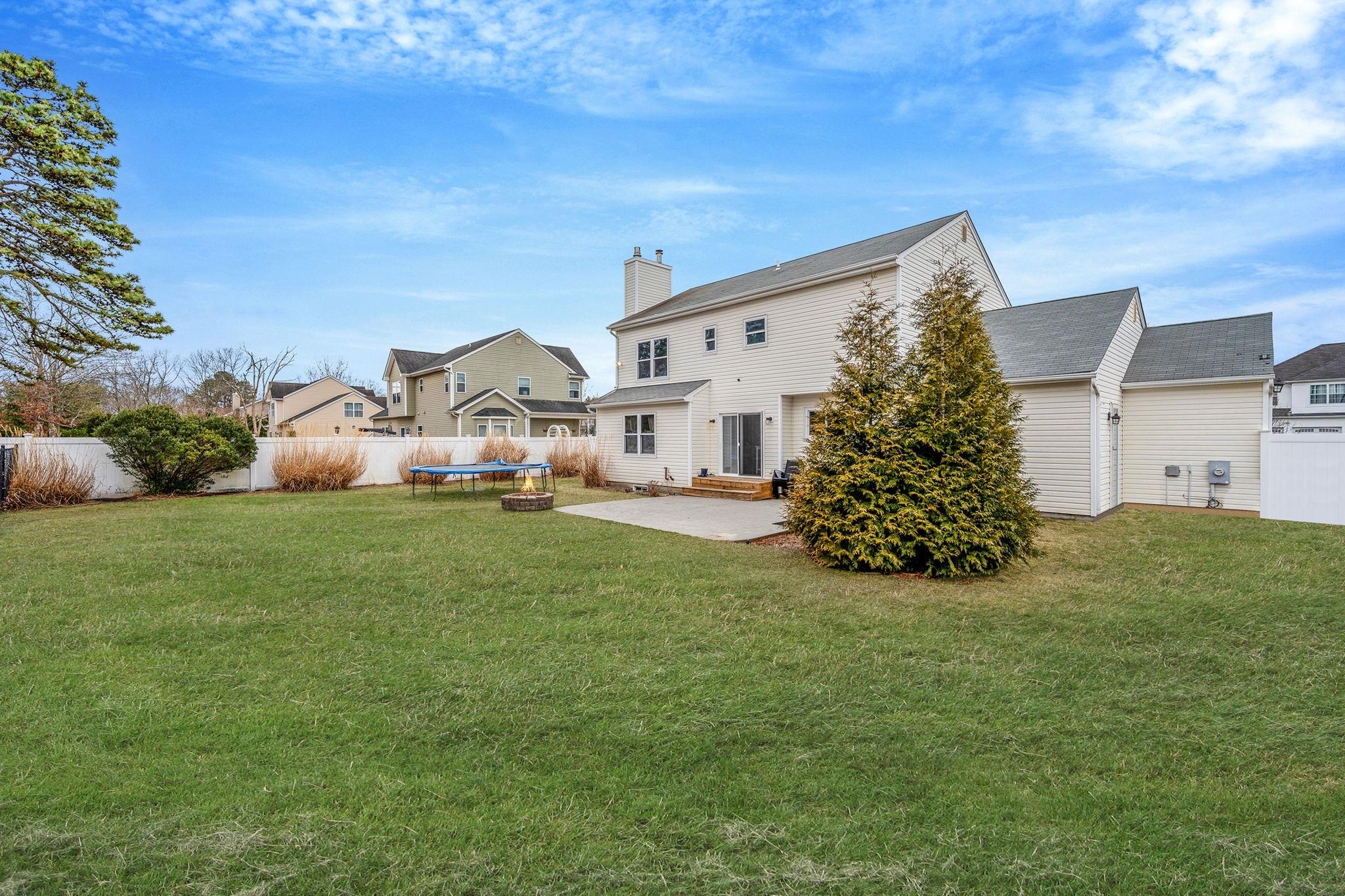 23 Williamsburg Way, Yaphank, New York image 5
