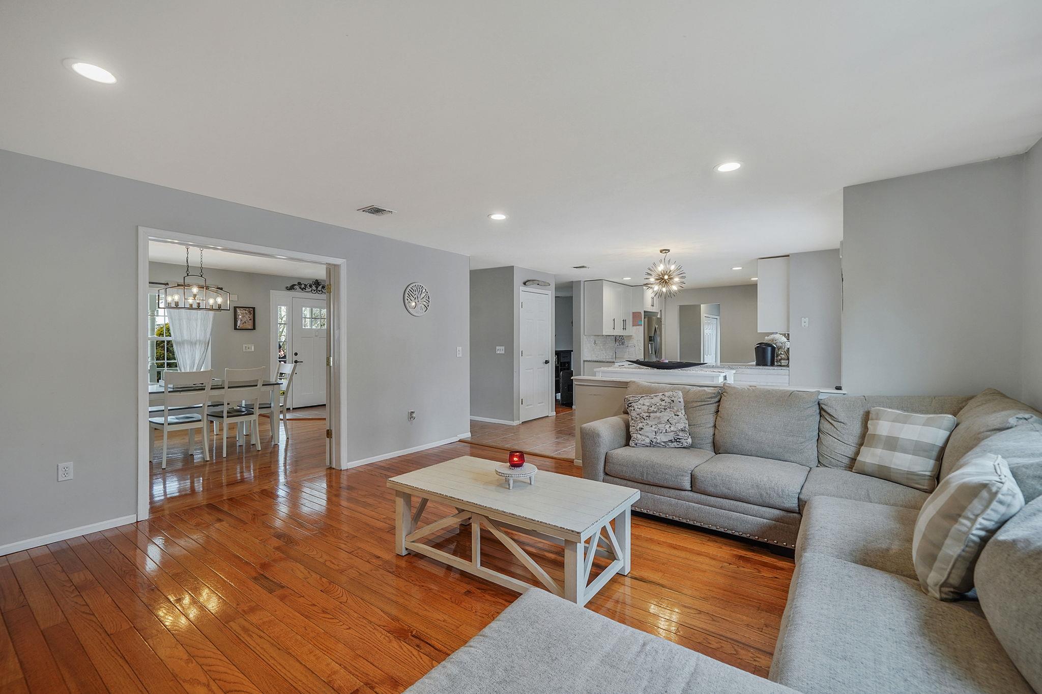 23 Williamsburg Way, Yaphank, New York image 9