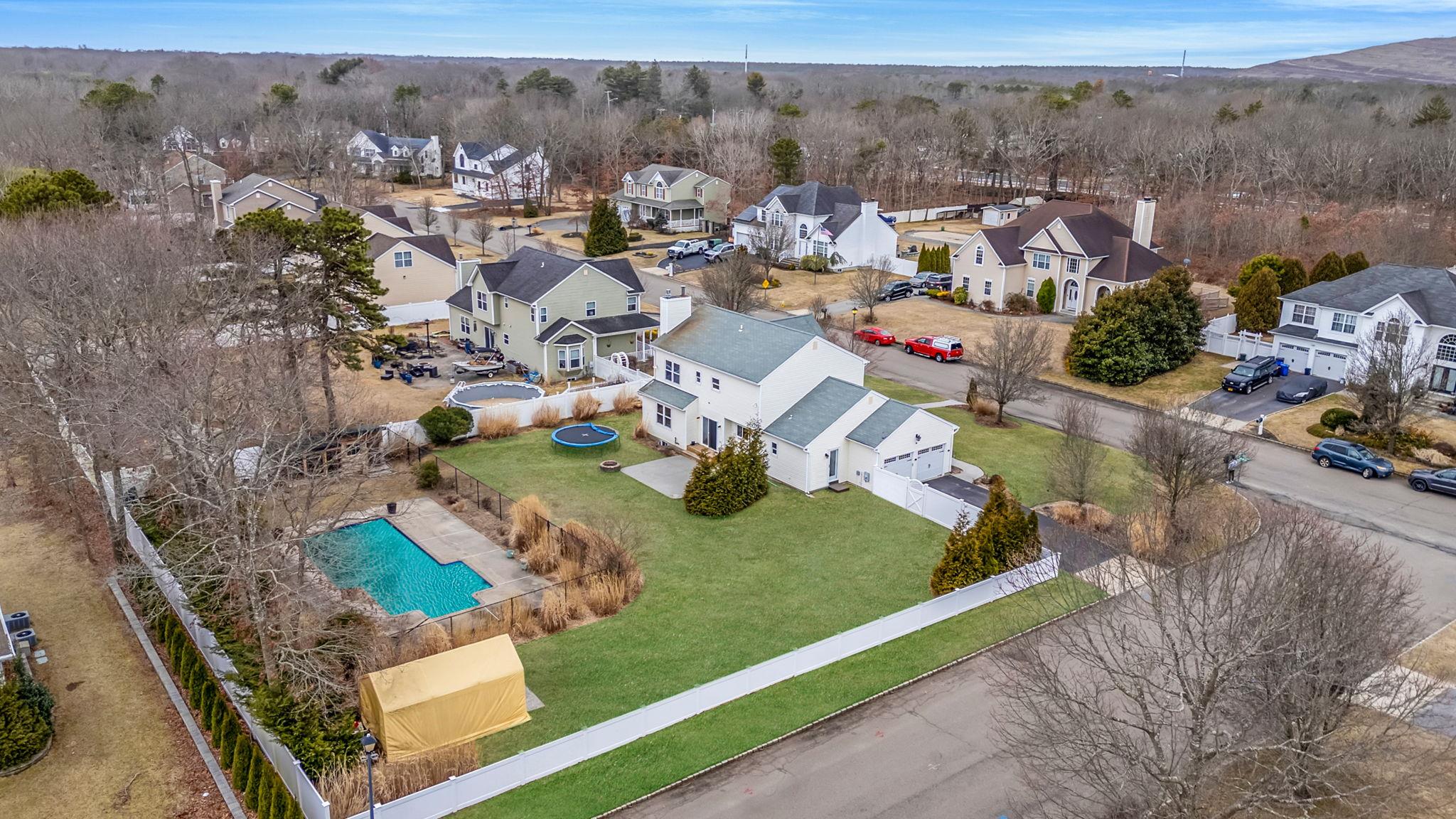 23 Williamsburg Way, Yaphank, New York image 6