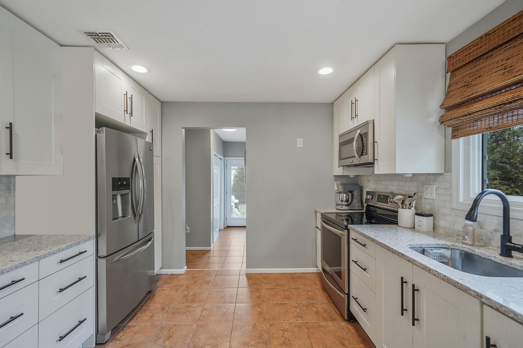 23 Williamsburg Way, Yaphank, New York image 16