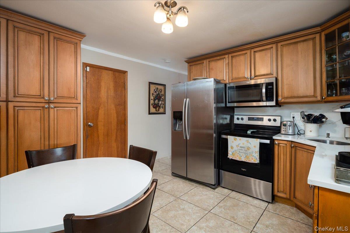 242 Seidman Place - Photo 4
