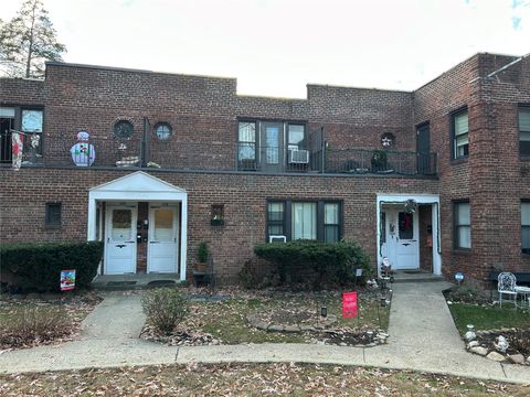 4001 Little Neck Parkway 31B Little Neck NY 11363