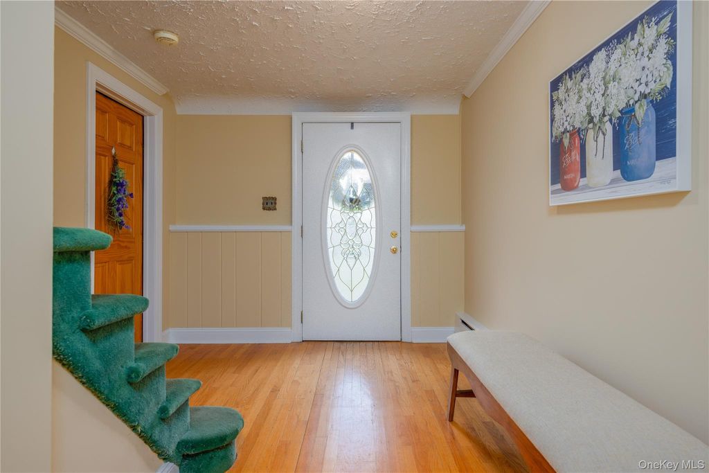 Photo of 40 Graney Court, Pearl River, NY 10965 (MLS # 984910)