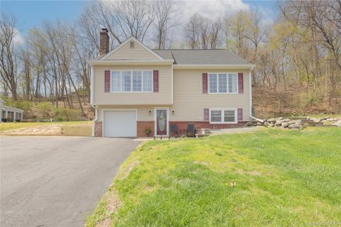 Photo of 40 Graney Court, Pearl River, NY 10965 (MLS # 984910)