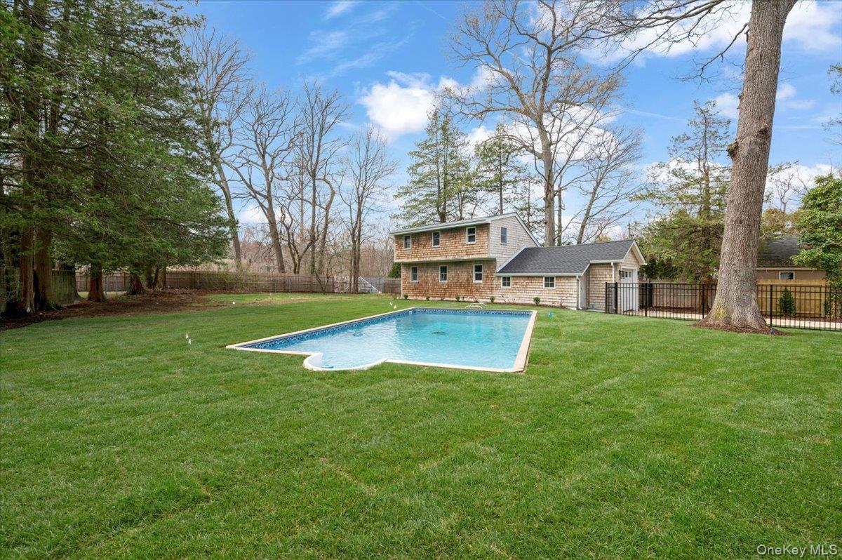 Centerport, New York 11721, United States, 3 Bedrooms Bedrooms, ,3 BathroomsBathrooms,Residential,Active,111465