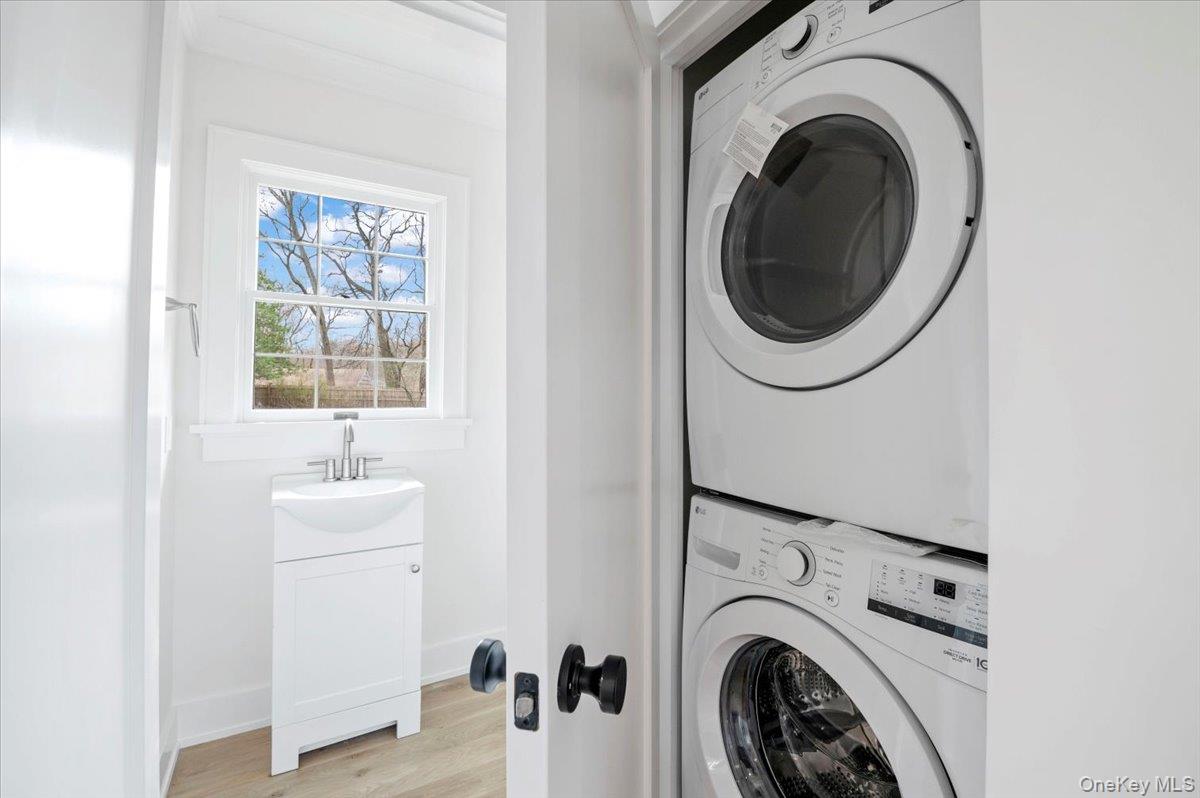 Centerport, New York 11721, United States, 3 Bedrooms Bedrooms, ,3 BathroomsBathrooms,Residential,Active,111465