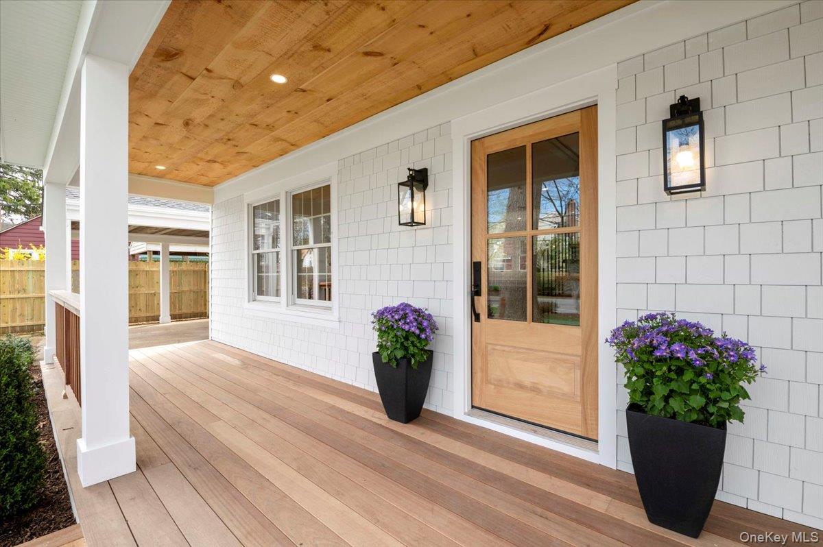 Centerport, New York 11721, United States, 3 Bedrooms Bedrooms, ,3 BathroomsBathrooms,Residential,Active,111465