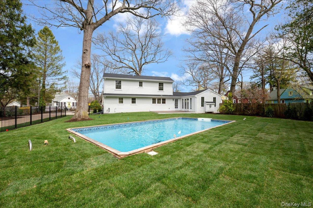 Centerport, New York 11721, United States, 3 Bedrooms Bedrooms, ,3 BathroomsBathrooms,Residential,Active,111465