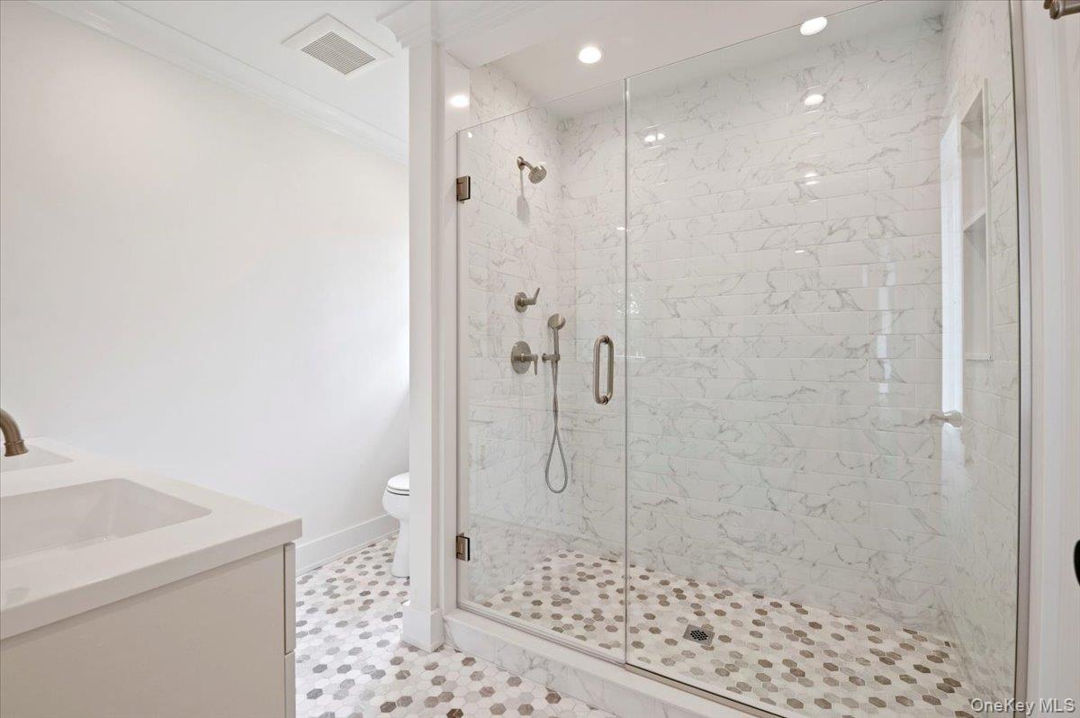 Centerport, New York 11721, United States, 3 Bedrooms Bedrooms, ,3 BathroomsBathrooms,Residential,Active,111465