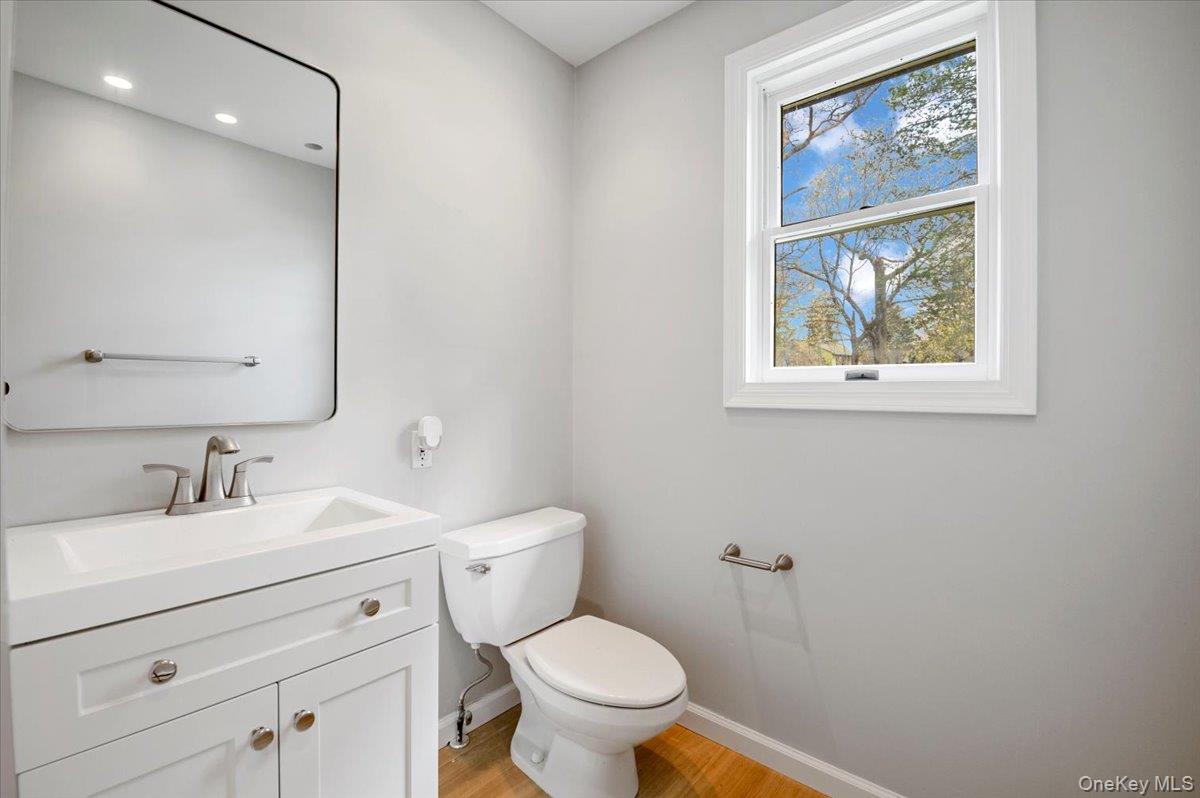 Centerport, New York 11721, United States, 3 Bedrooms Bedrooms, ,3 BathroomsBathrooms,Residential,Active,111465