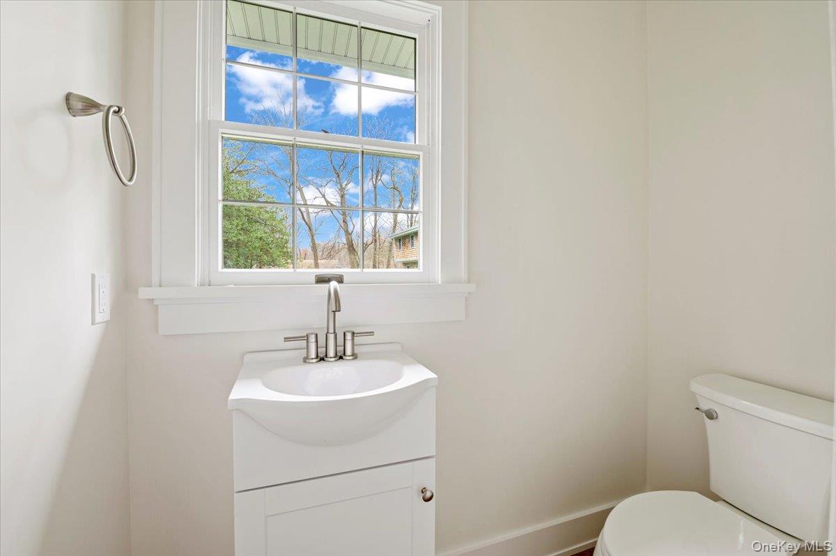 Centerport, New York 11721, United States, 3 Bedrooms Bedrooms, ,3 BathroomsBathrooms,Residential,Active,111465