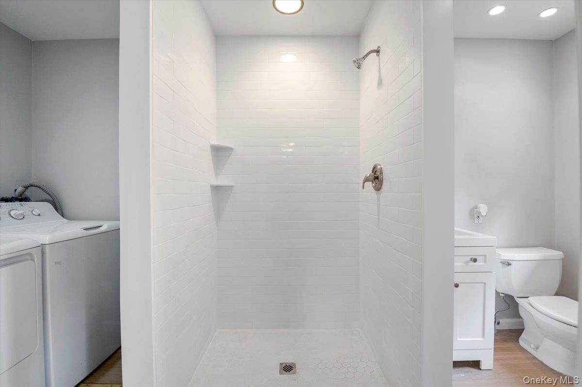 Centerport, New York 11721, United States, 3 Bedrooms Bedrooms, ,3 BathroomsBathrooms,Residential,Active,111465