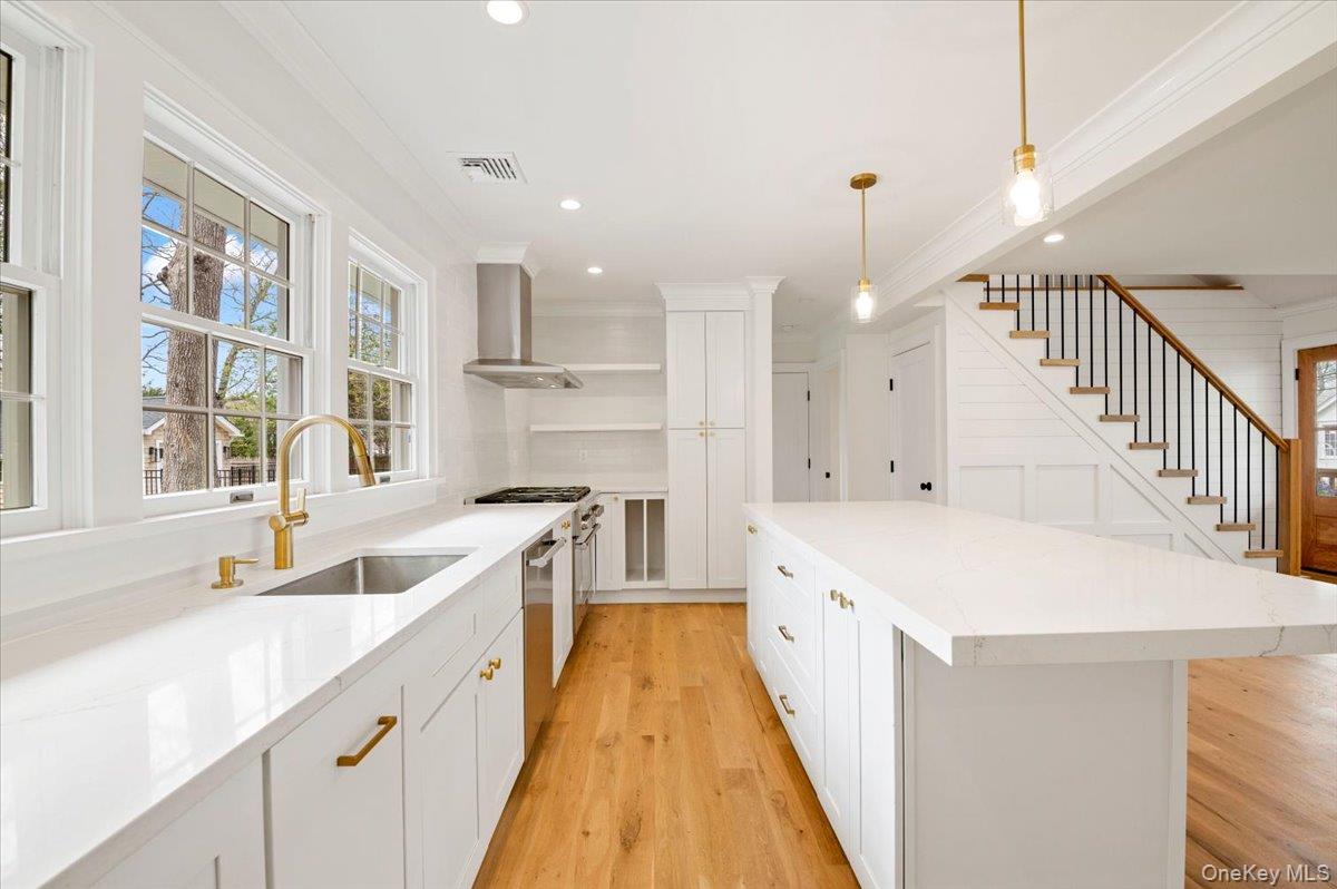 Centerport, New York 11721, United States, 3 Bedrooms Bedrooms, ,3 BathroomsBathrooms,Residential,Active,111465