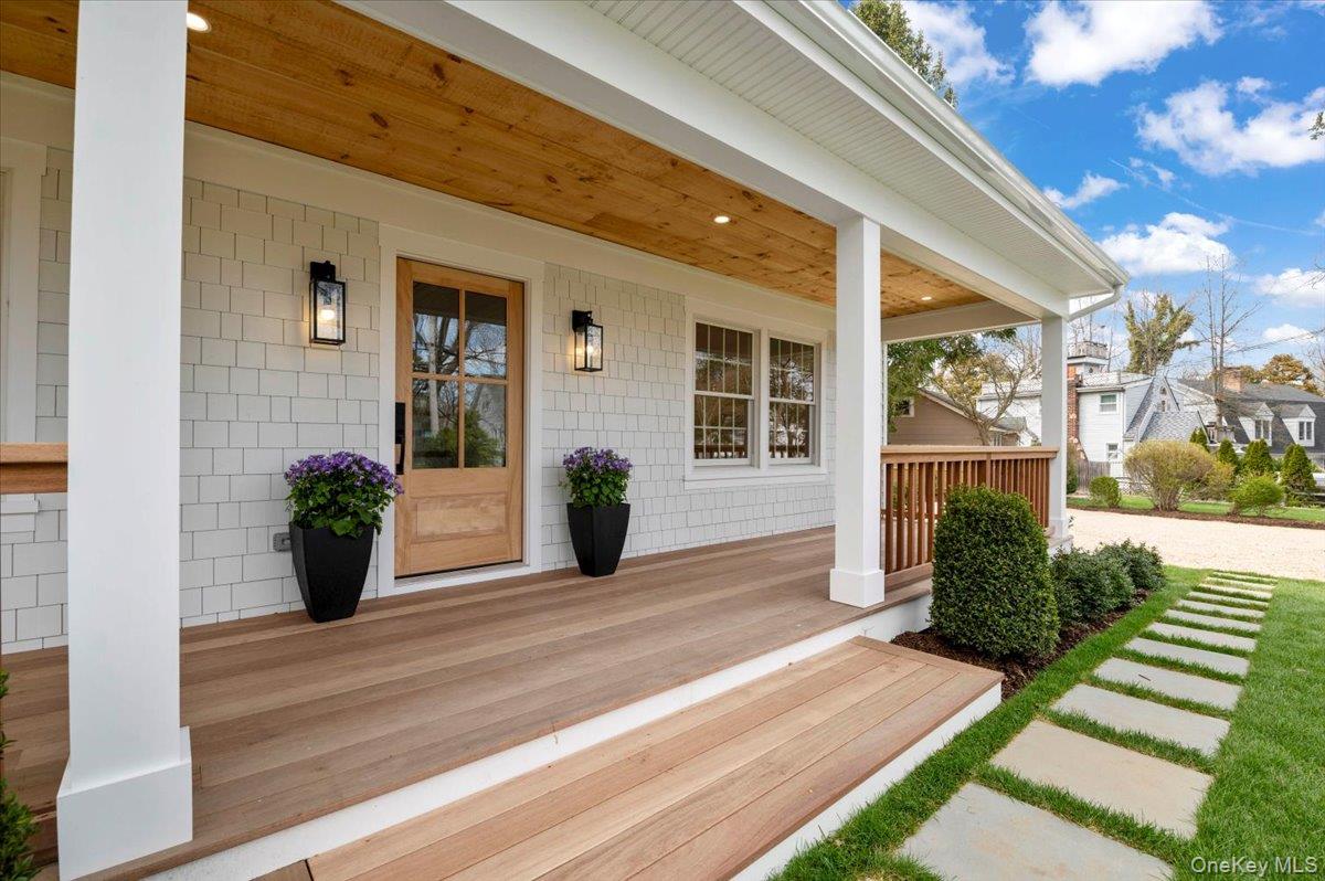 Centerport, New York 11721, United States, 3 Bedrooms Bedrooms, ,3 BathroomsBathrooms,Residential,Active,111465