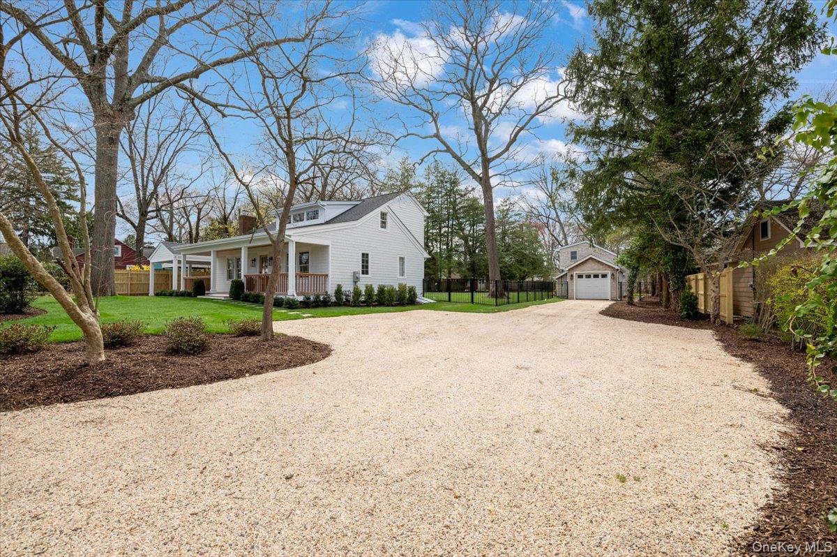 Centerport, New York 11721, United States, 3 Bedrooms Bedrooms, ,3 BathroomsBathrooms,Residential,Active,111465