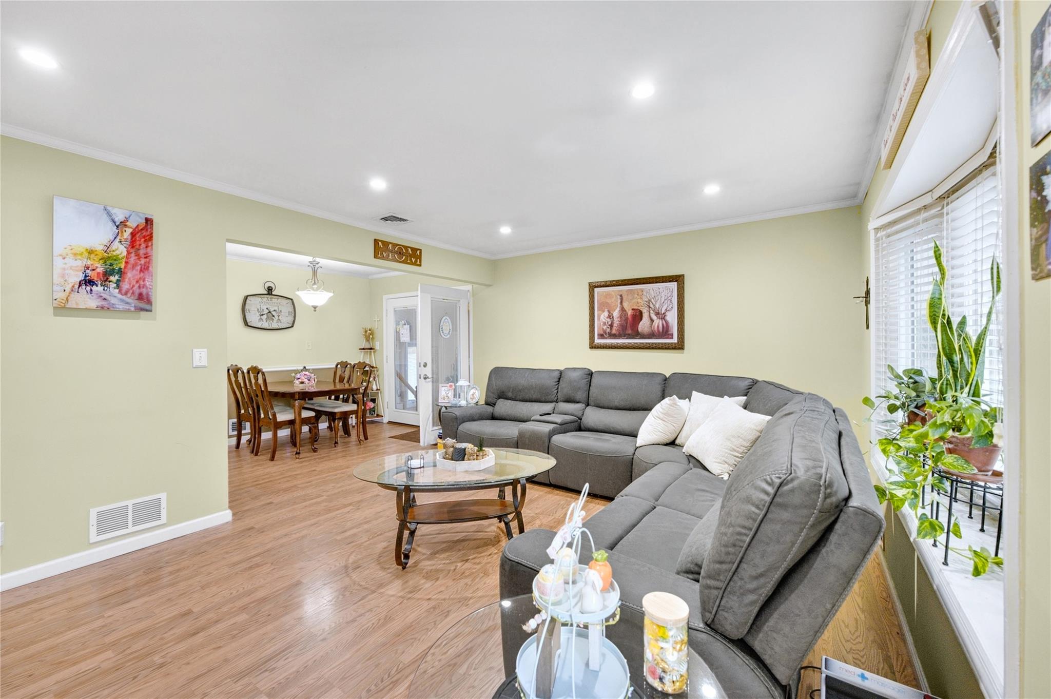 56 15th Avenue, West Babylon, New York image 10