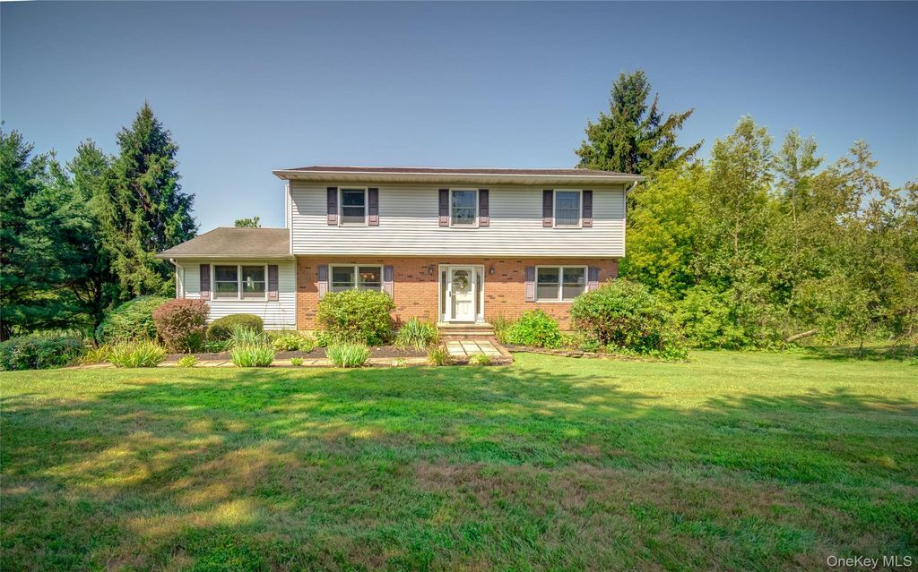 Photo of 54 Clearview Circle, Hopewell Junction, NY 12533 (MLS # 1026486)