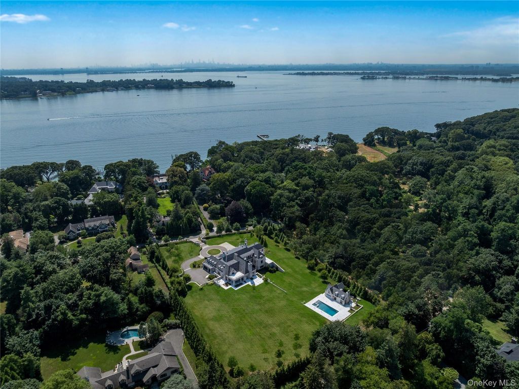 Photo of 9 Hicks Lane, Sands Point, NY 11050 (MLS # 895575)
