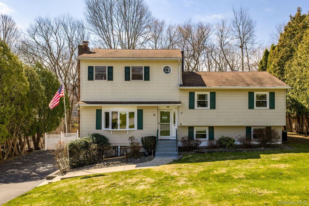 Photo of 3 Puritan Lane, Washingtonville, NY 10992 (MLS # 1000573)