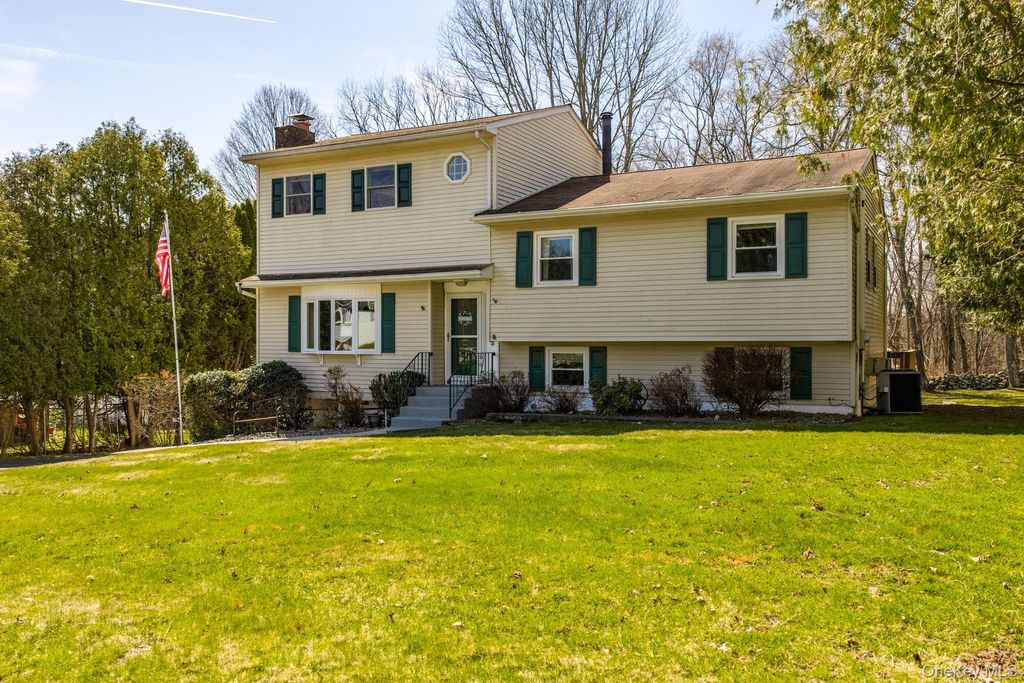 Photo of 3 Puritan Lane, Washingtonville, NY 10992 (MLS # 1000573)