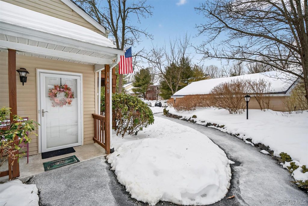 Photo of 1408 Rosewood Court, Highland Mills, NY 10930 (MLS # 928854)