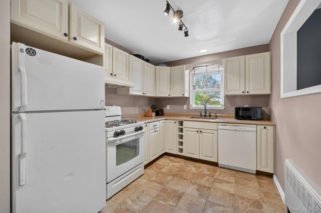 Photo of 133-3 S Highland Avenue #5B, Ossining, NY 10562 (MLS # 1065268)