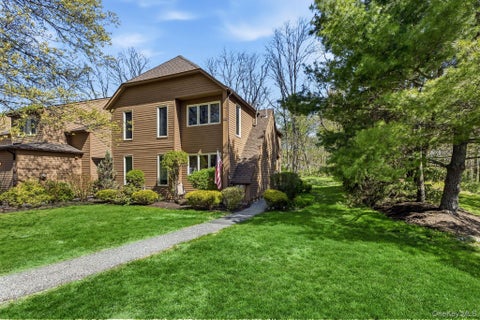 Homes For Sale - 102 Ridgeview Lane<br/> Westchester County, Yorktown Heights, NY 10598
