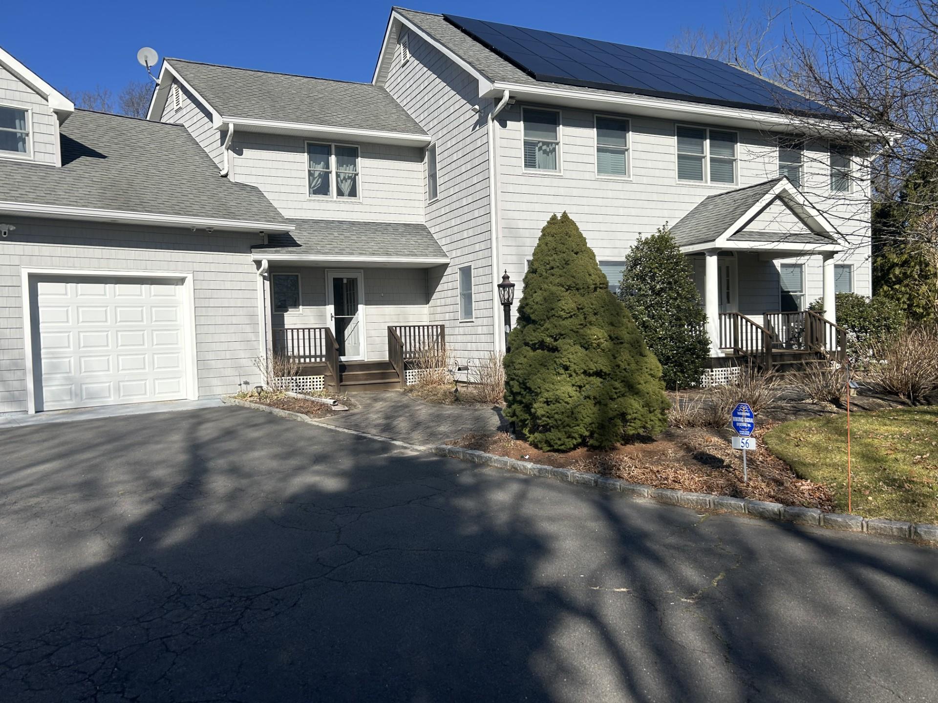 Lagoon Court, Jamesport, Hamptons, NY - 4 Bedrooms  
3 Bathrooms - 