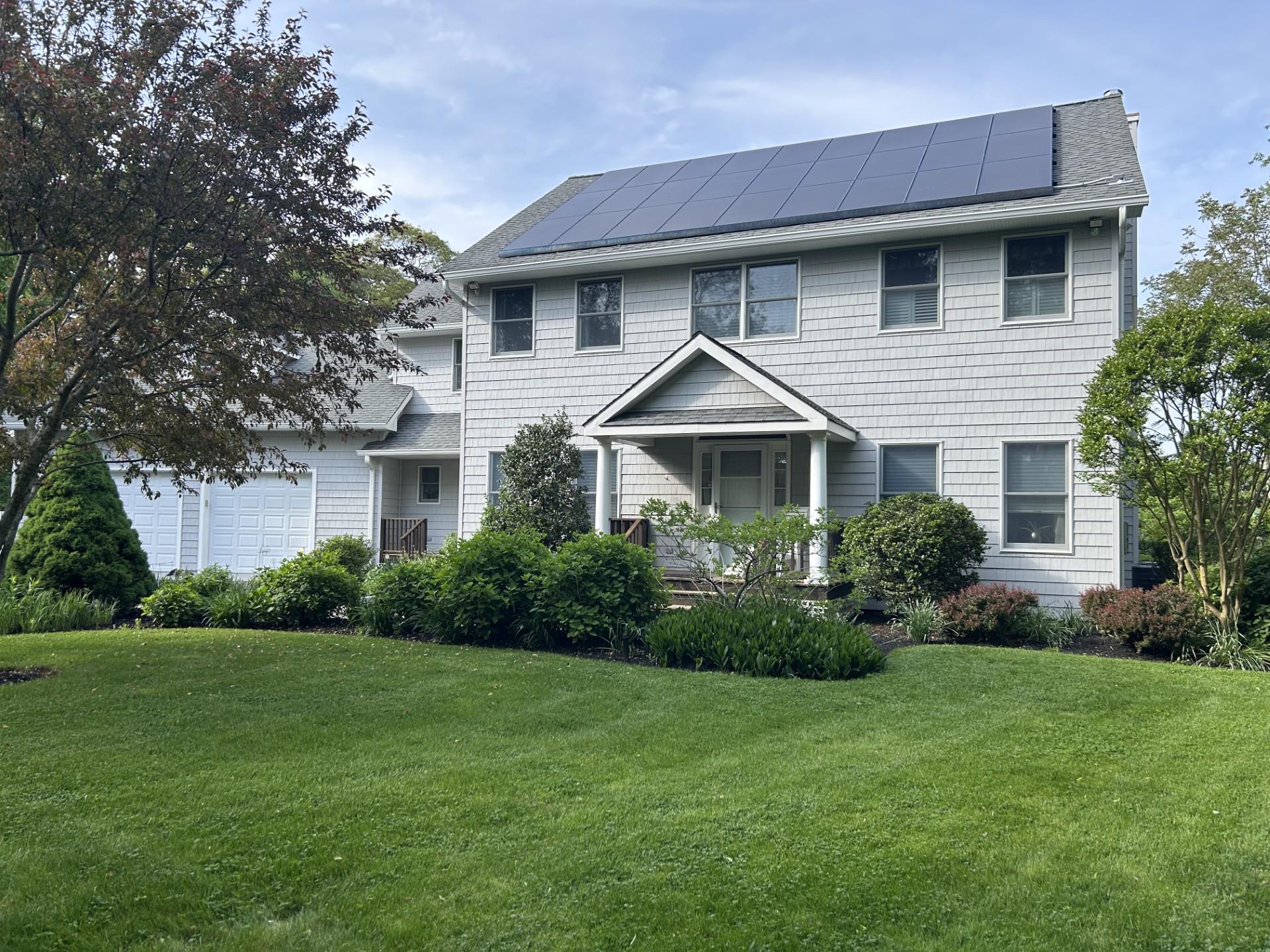 Lagoon Court, Jamesport, Hamptons, NY - 4 Bedrooms  
3 Bathrooms - 