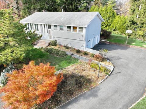 Homes For Sale - 32 Berry Court<br/> Tappan, NY 10983