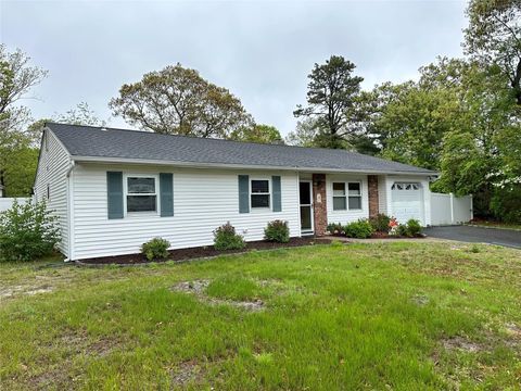 23 Hawkins Path Coram NY 11727