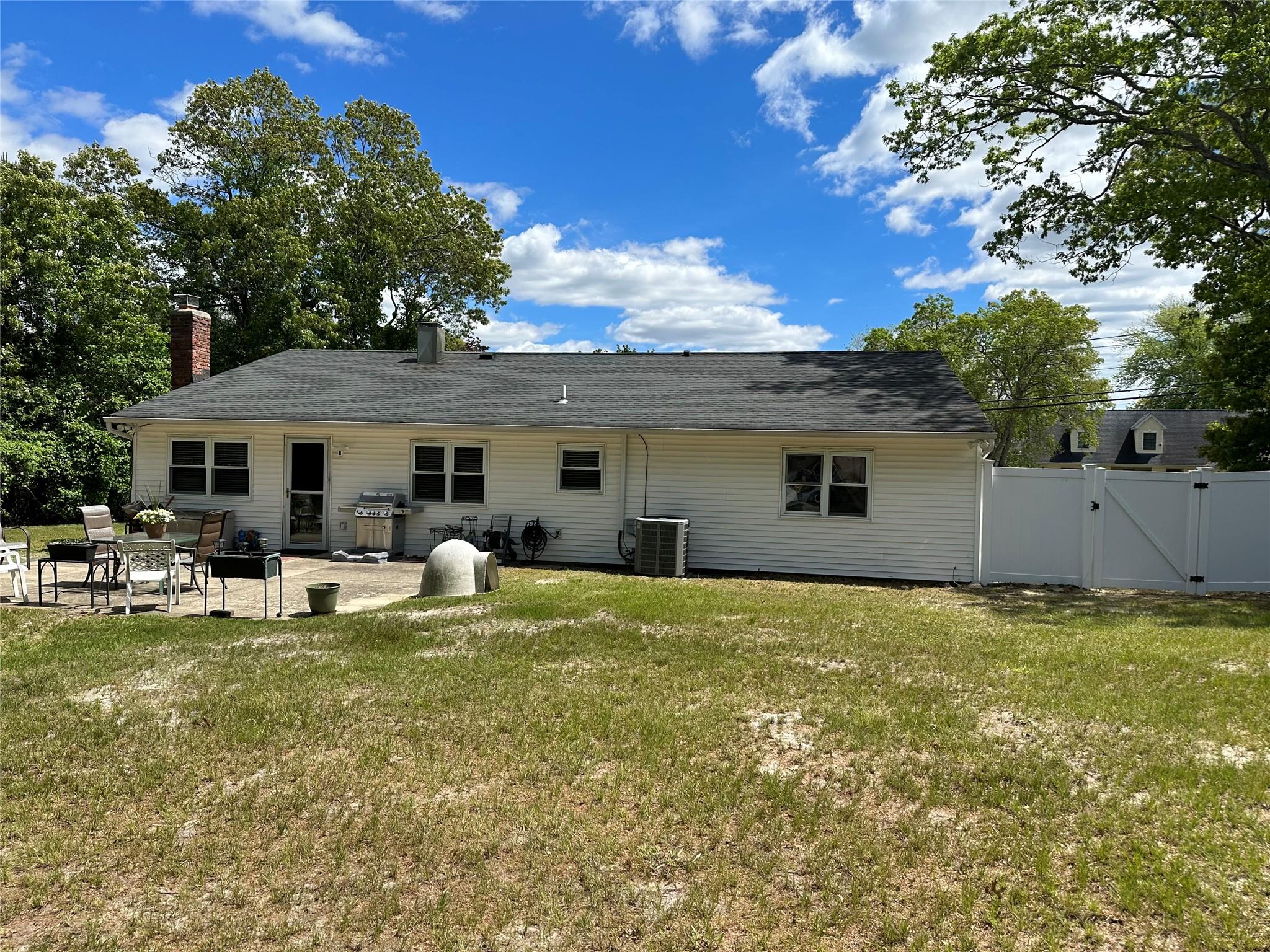 23 Hawkins Path, Coram, New York image 30