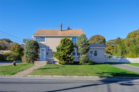 Photo of 17 Andrew Avenue, Islip Terrace, NY 11752 (MLS # 936636)