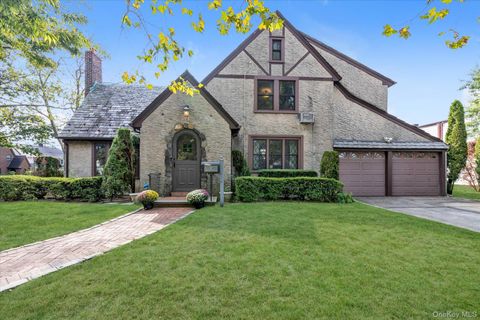 37 Massachusetts Boulevard, Bellerose Village, NY 11001 - MLS#: 915890