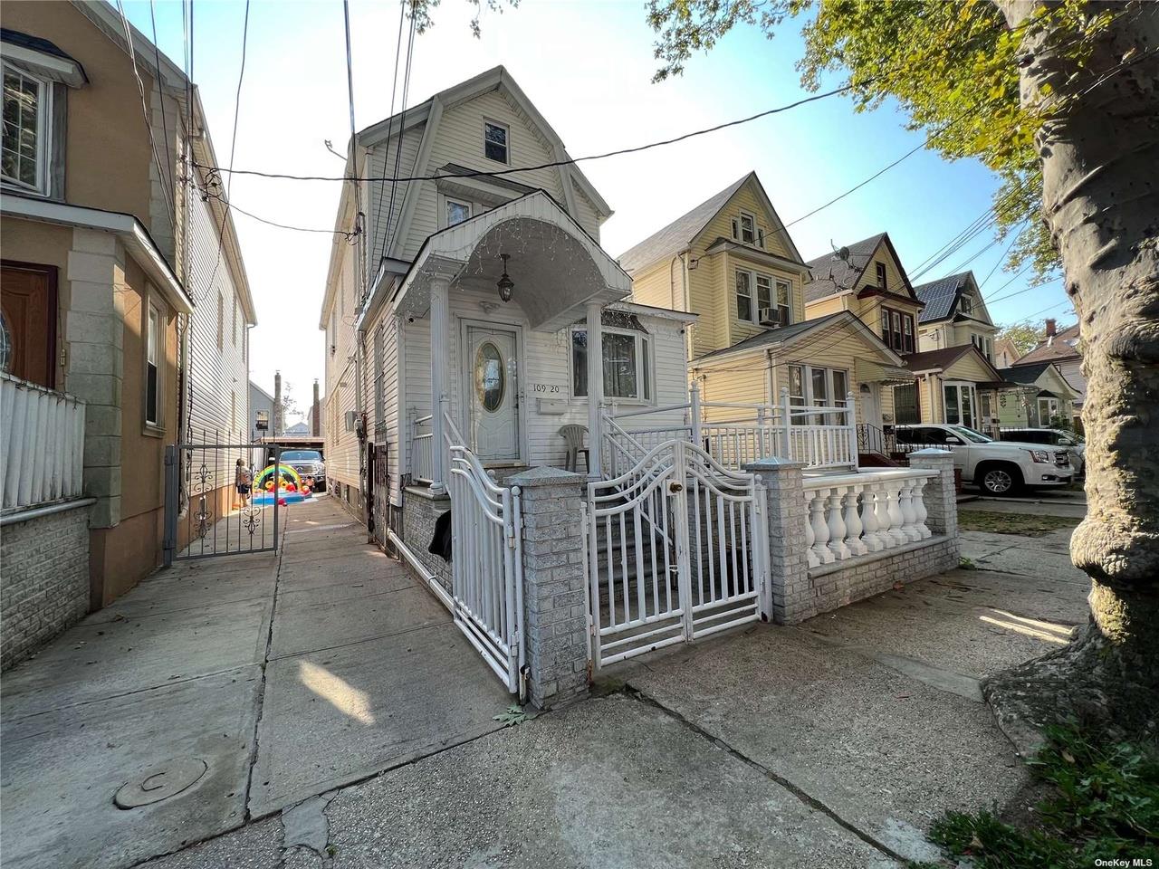 116th Street, South Ozone Park, Queens, NY - 3 Bedrooms  
3 Bathrooms  
12 Rooms - 