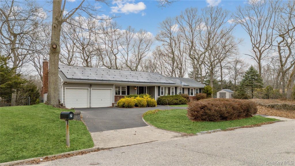 Photo of 7 Fox Road, East Setauket, NY 11733 (MLS # 975643)