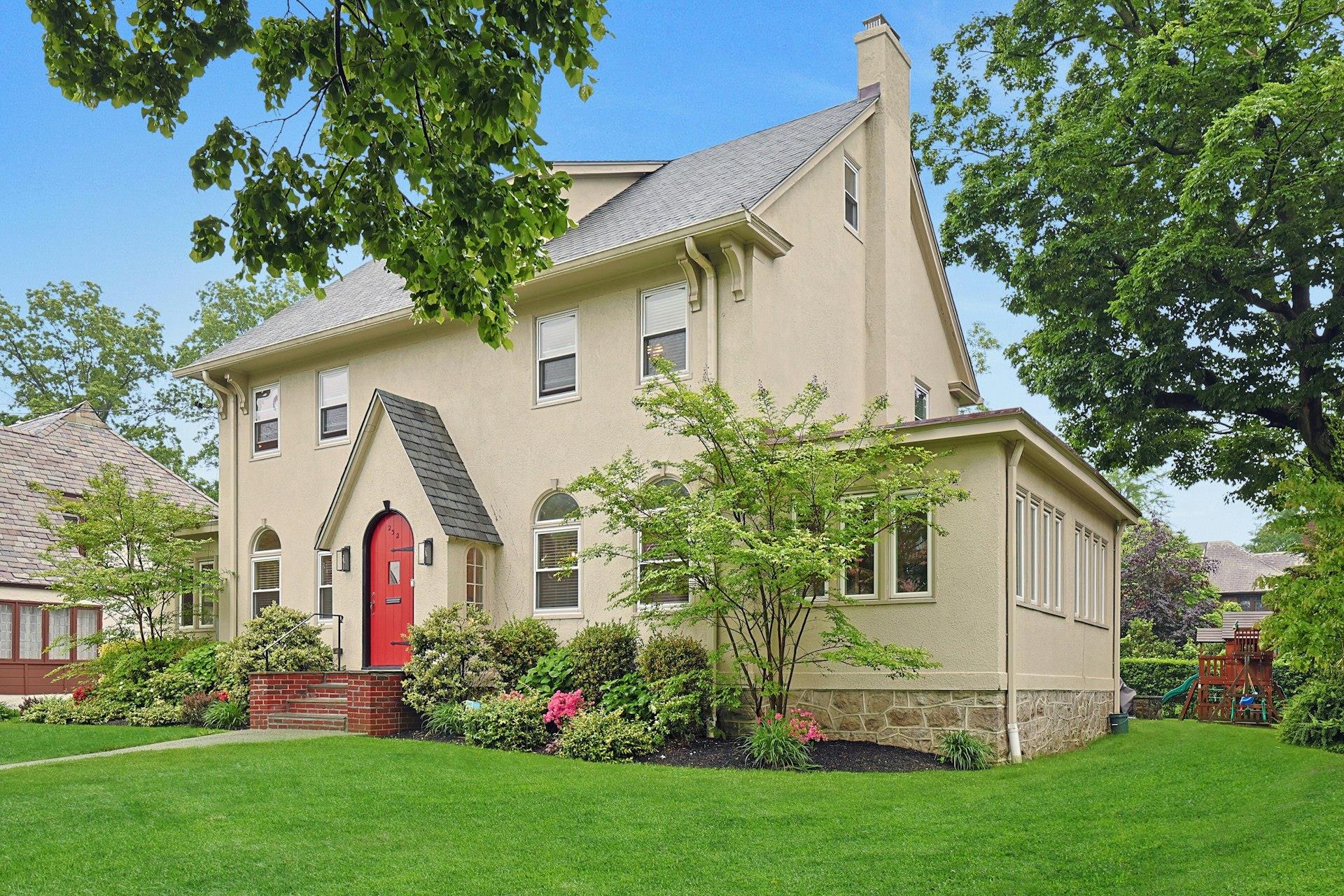 232 E Coligni Avenue, New Rochelle, Florida image 2
